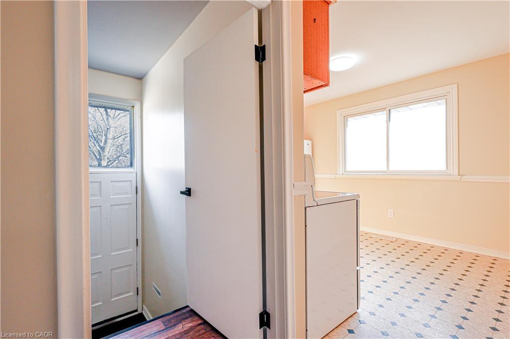 39 Carousel Avenue, Hamilton, ON - Indoor Photo Showing Other Room