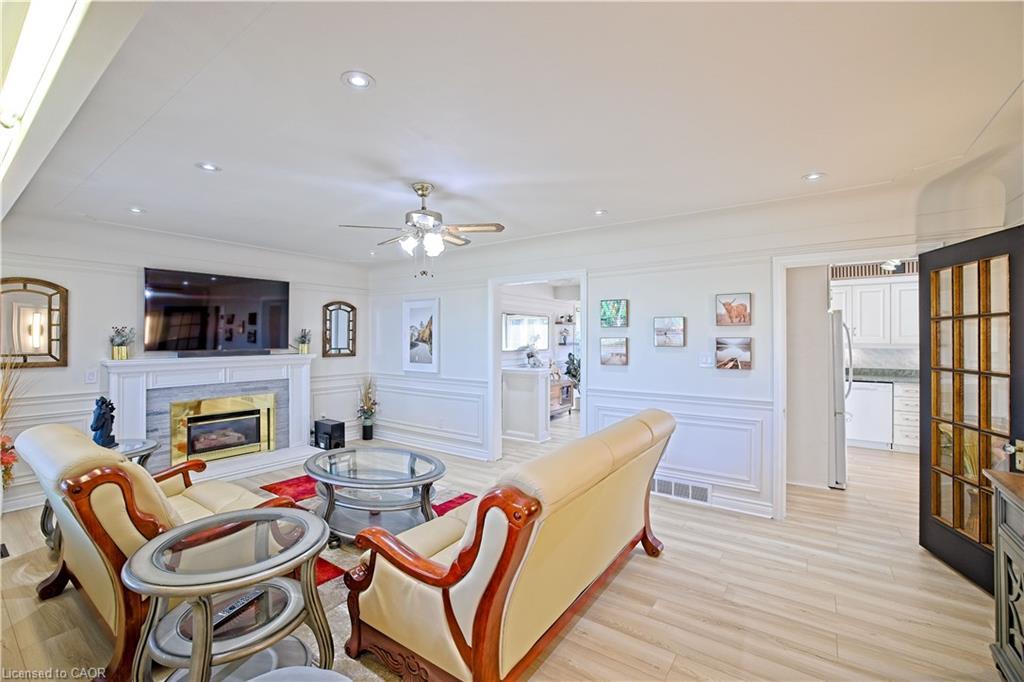 32 Oriole Avenue, Hamilton, ON - Indoor Photo Showing Living Room With Fireplace