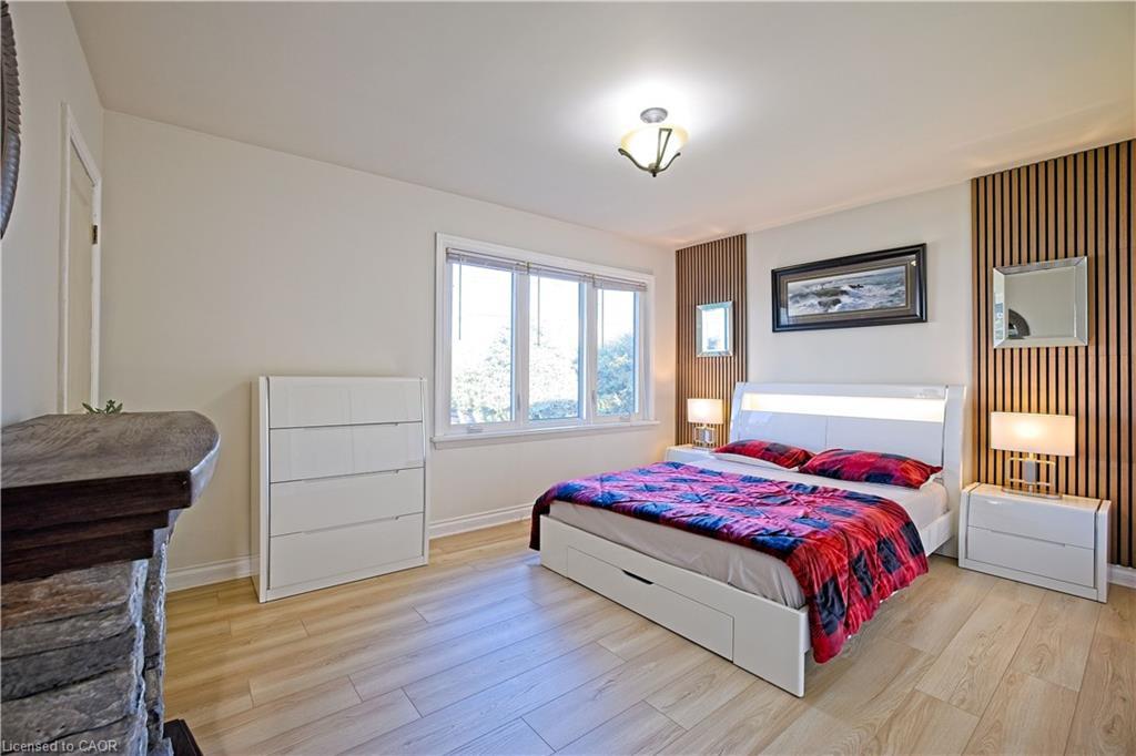 32 Oriole Avenue, Hamilton, ON - Indoor Photo Showing Bedroom