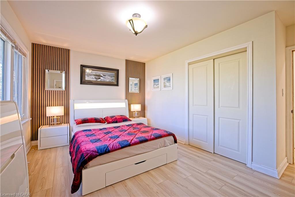 32 Oriole Avenue, Hamilton, ON - Indoor Photo Showing Bedroom