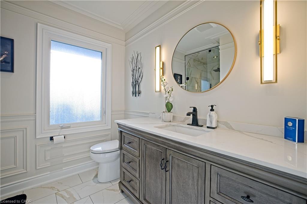 32 Oriole Avenue, Hamilton, ON - Indoor Photo Showing Bathroom