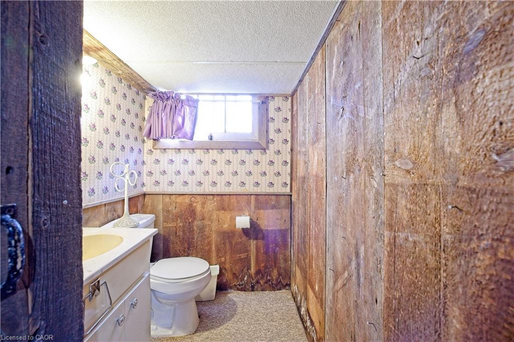 32 Oriole Avenue, Hamilton, ON - Indoor Photo Showing Bathroom