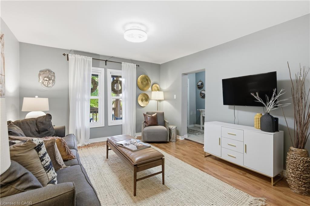 190 Wood Street E, Hamilton, ON - Indoor Photo Showing Living Room