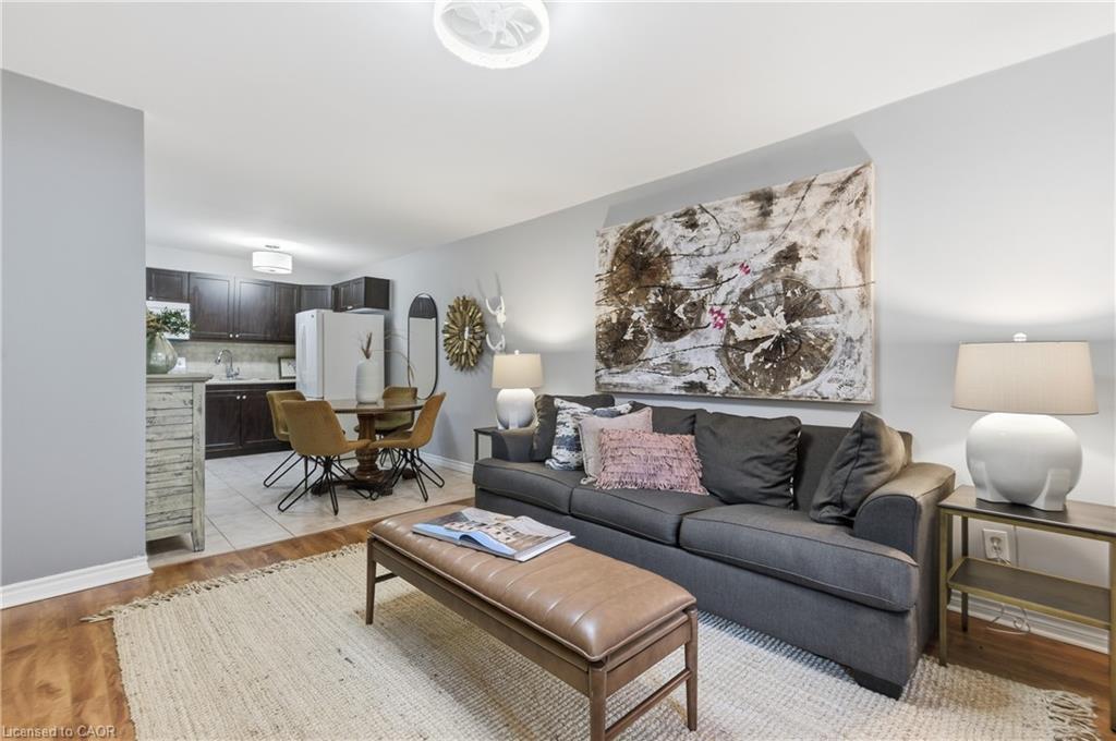 190 Wood Street E, Hamilton, ON - Indoor Photo Showing Living Room