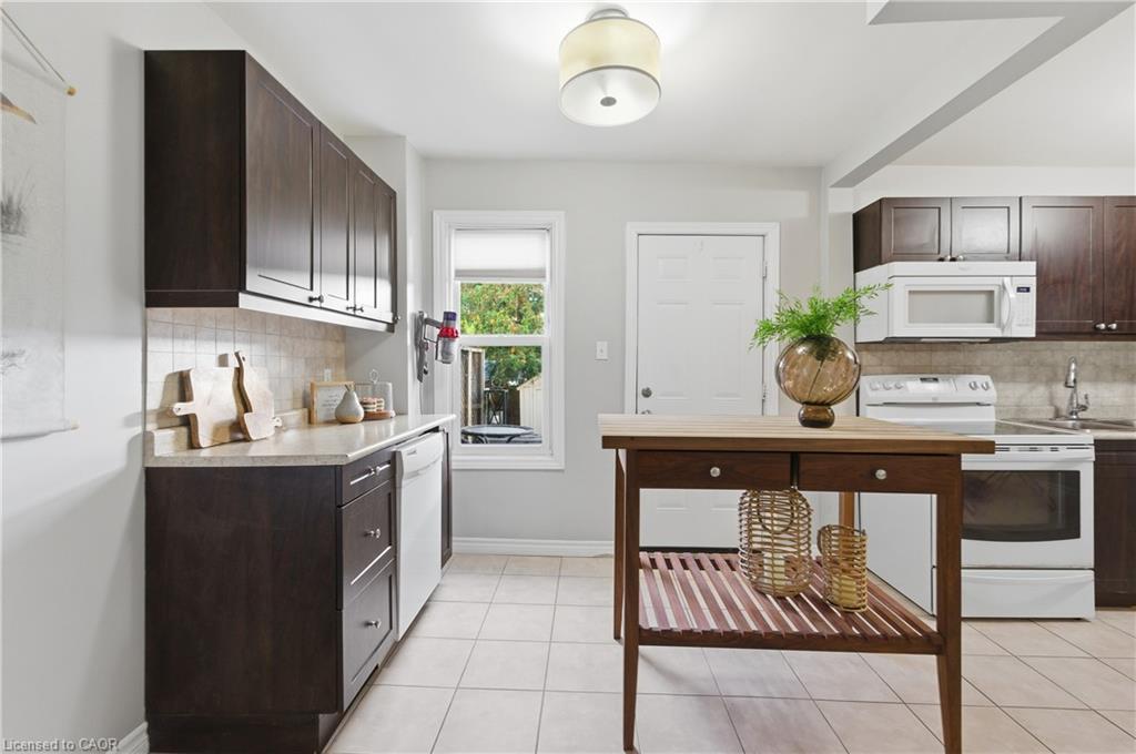 190 Wood Street E, Hamilton, ON - Indoor Photo Showing Kitchen