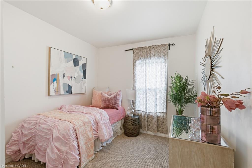 190 Wood Street E, Hamilton, ON - Indoor Photo Showing Bedroom