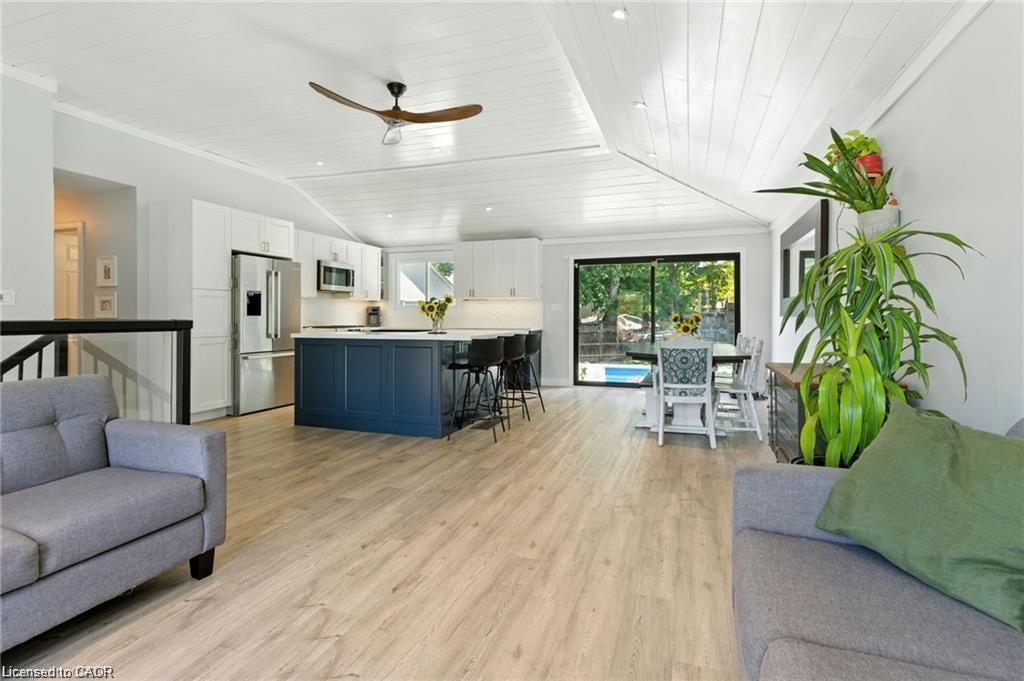 19 Wallace Place, Caledonia, ON - Indoor Photo Showing Living Room