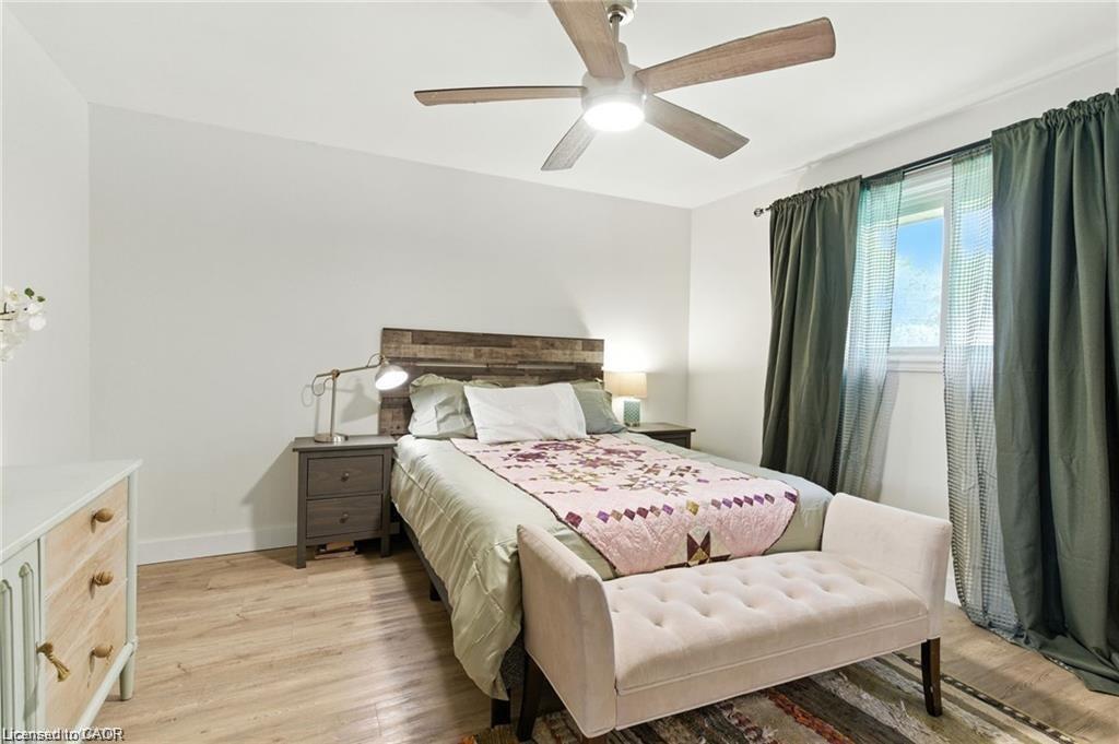 19 Wallace Place, Caledonia, ON - Indoor Photo Showing Bedroom