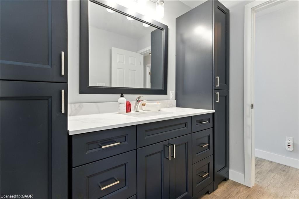 19 Wallace Place, Caledonia, ON - Indoor Photo Showing Bathroom