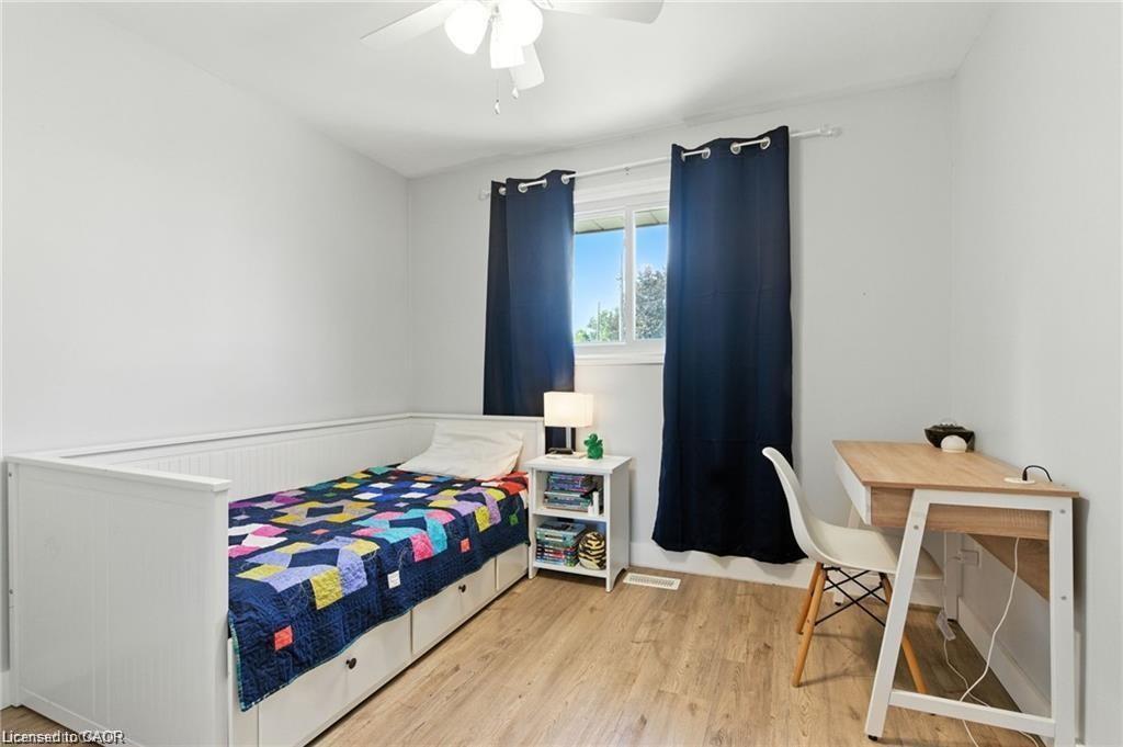 19 Wallace Place, Caledonia, ON - Indoor Photo Showing Bedroom