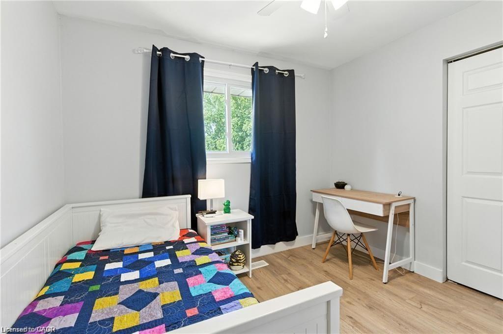 19 Wallace Place, Caledonia, ON - Indoor Photo Showing Bedroom