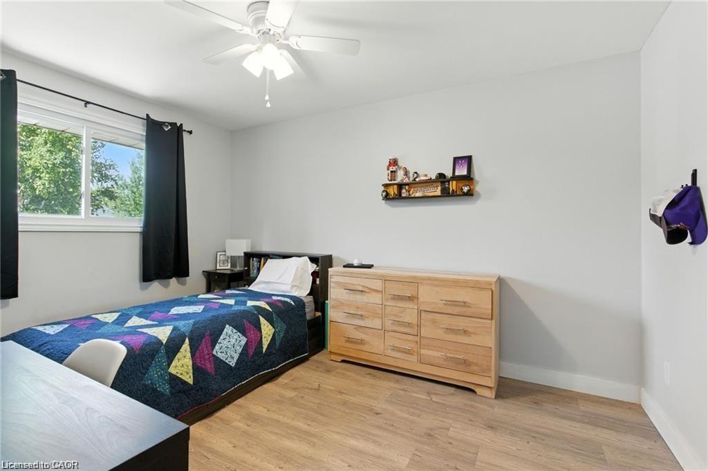 19 Wallace Place, Caledonia, ON - Indoor Photo Showing Bedroom