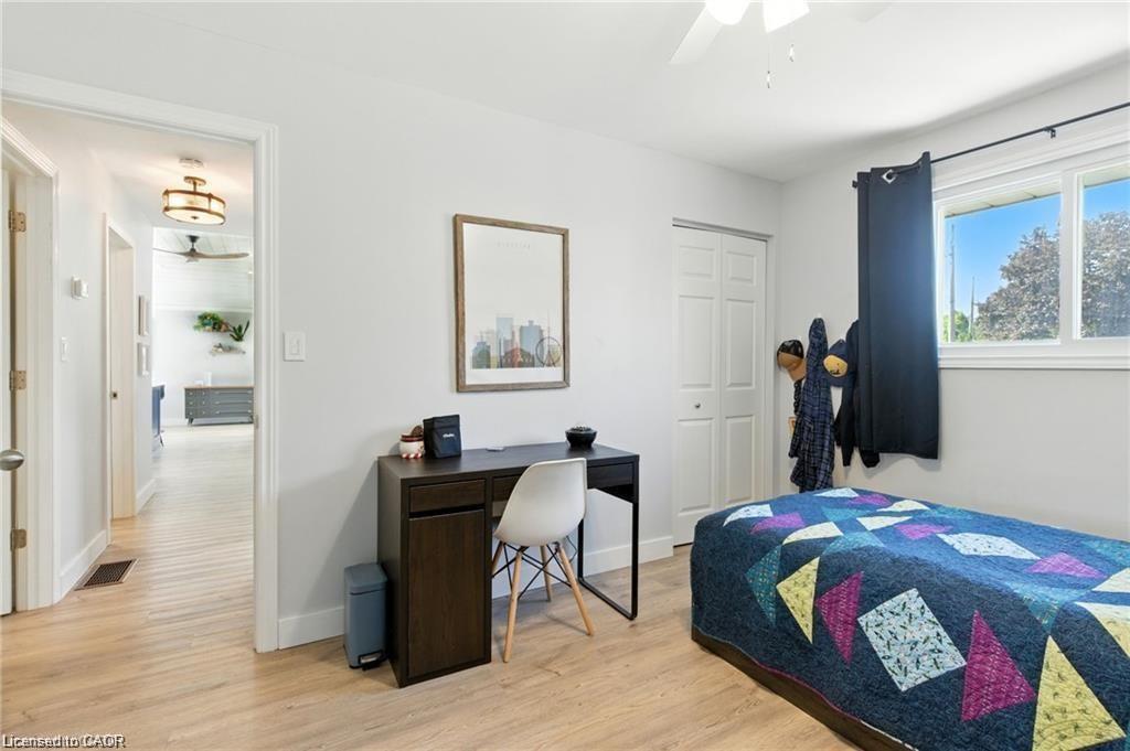 19 Wallace Place, Caledonia, ON - Indoor Photo Showing Bedroom