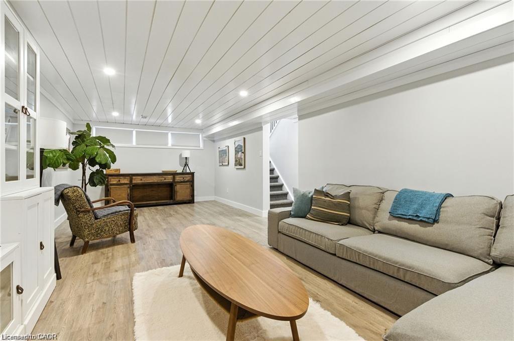 19 Wallace Place, Caledonia, ON - Indoor Photo Showing Living Room