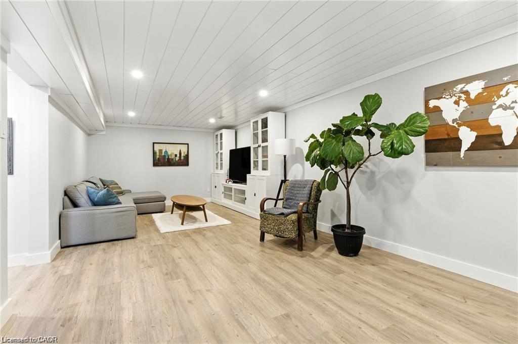 19 Wallace Place, Caledonia, ON - Indoor Photo Showing Other Room