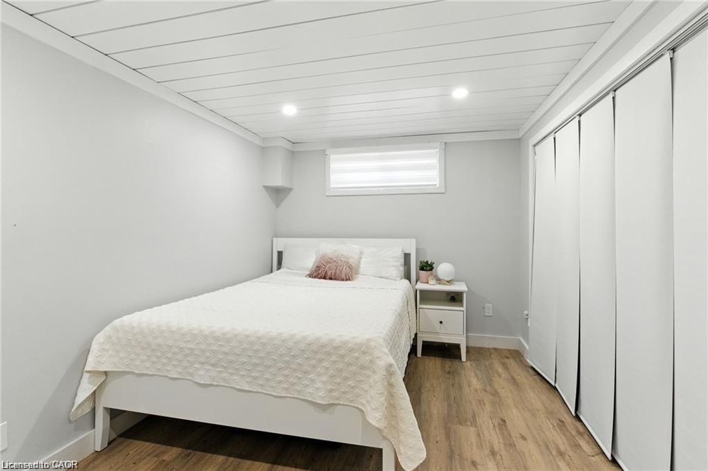 19 Wallace Place, Caledonia, ON - Indoor Photo Showing Bedroom