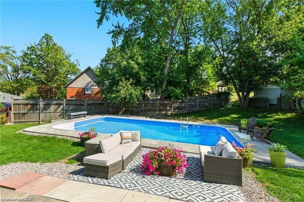 19 Wallace Place, Caledonia, ON - Outdoor With In Ground Pool With Backyard