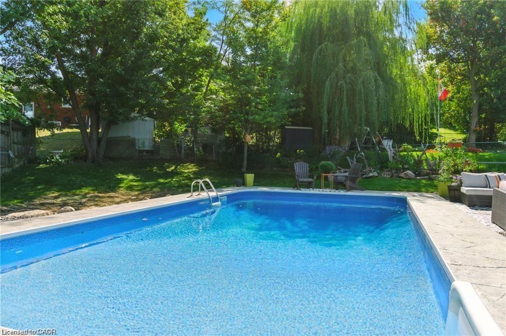 19 Wallace Place, Caledonia, ON - Outdoor With In Ground Pool With Backyard