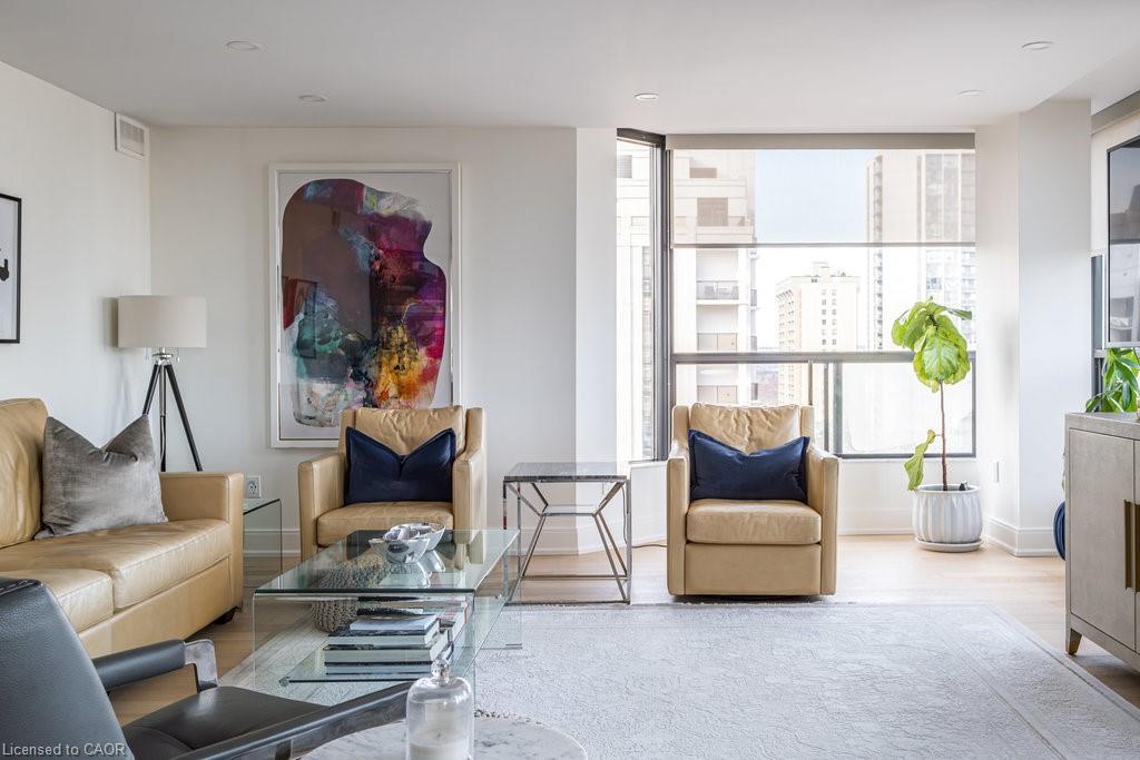 900-49 Robinson Street, Hamilton, ON - Indoor Photo Showing Living Room