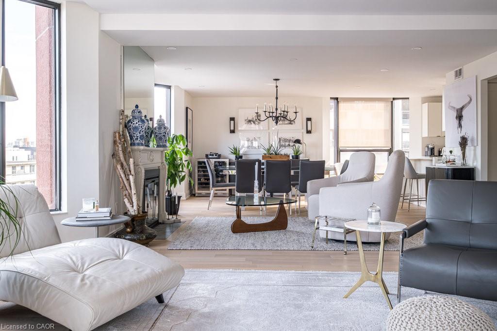 900-49 Robinson Street, Hamilton, ON - Indoor Photo Showing Living Room
