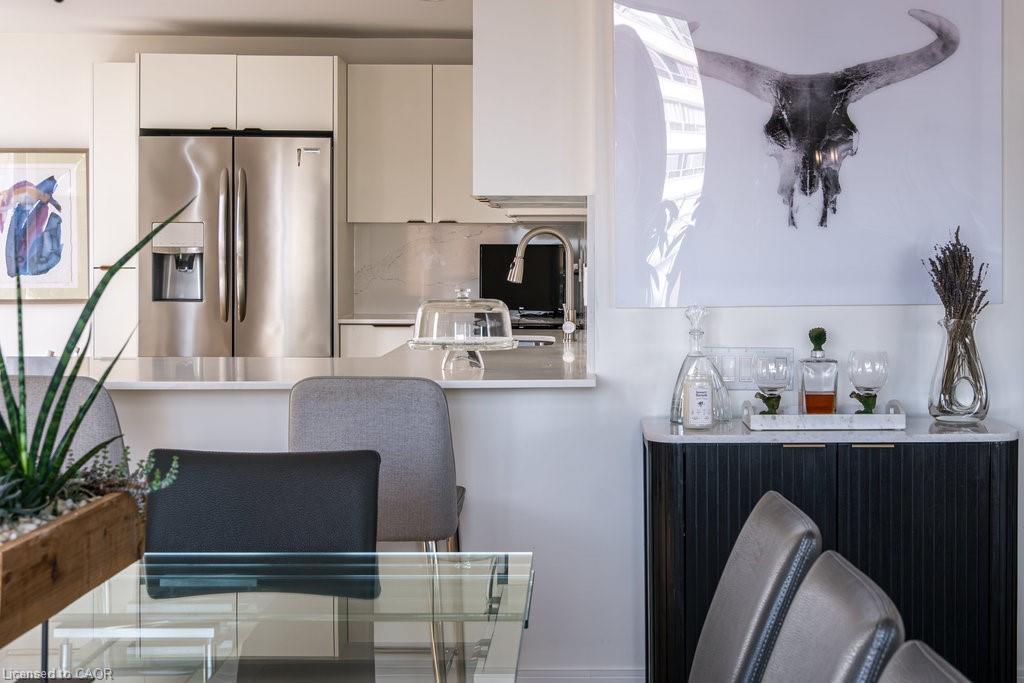 900-49 Robinson Street, Hamilton, ON - Indoor Photo Showing Kitchen