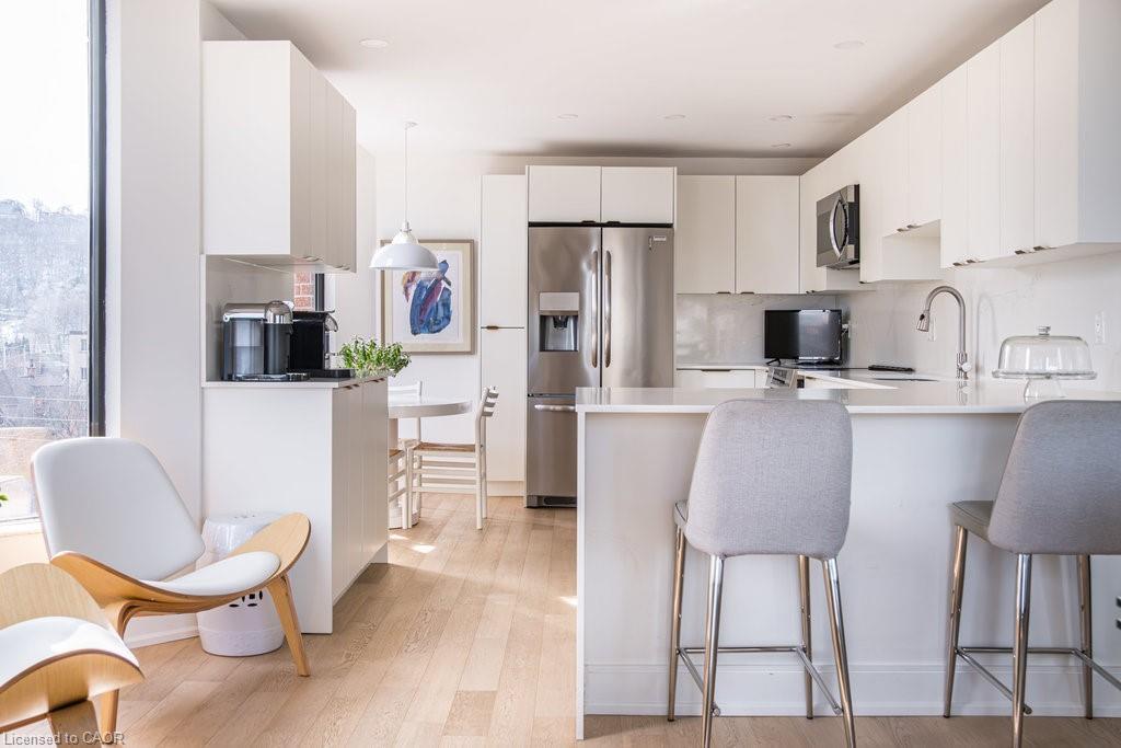 900-49 Robinson Street, Hamilton, ON - Indoor Photo Showing Kitchen