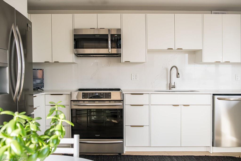 900-49 Robinson Street, Hamilton, ON - Indoor Photo Showing Kitchen