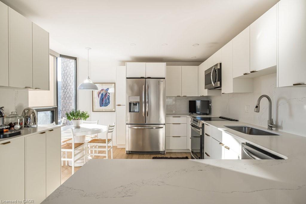 900-49 Robinson Street, Hamilton, ON - Indoor Photo Showing Kitchen With Upgraded Kitchen