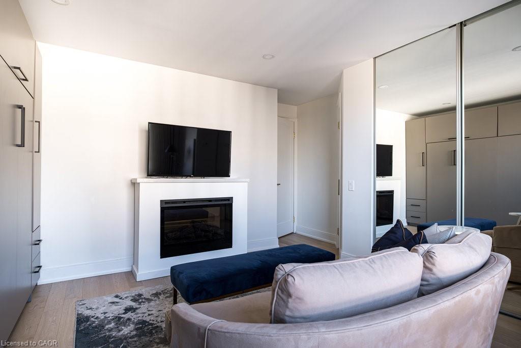 900-49 Robinson Street, Hamilton, ON - Indoor Photo Showing Living Room With Fireplace