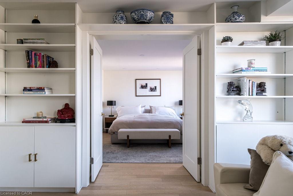 900-49 Robinson Street, Hamilton, ON - Indoor Photo Showing Bedroom