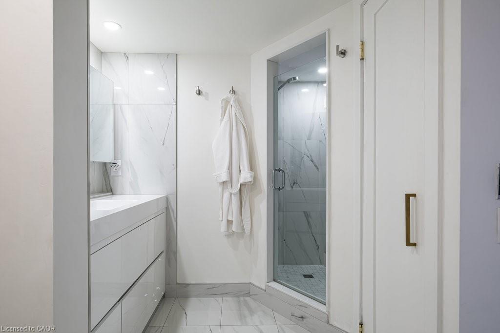 900-49 Robinson Street, Hamilton, ON - Indoor Photo Showing Bathroom