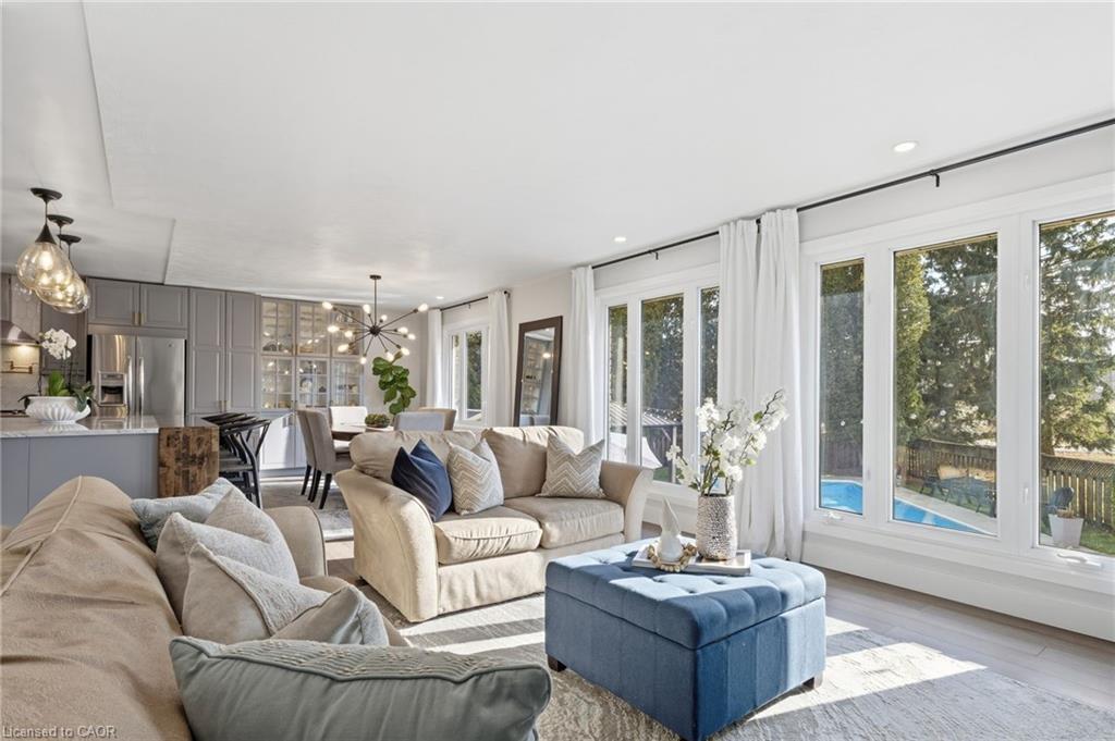 34 Dora Drive, Simcoe, ON - Indoor Photo Showing Living Room
