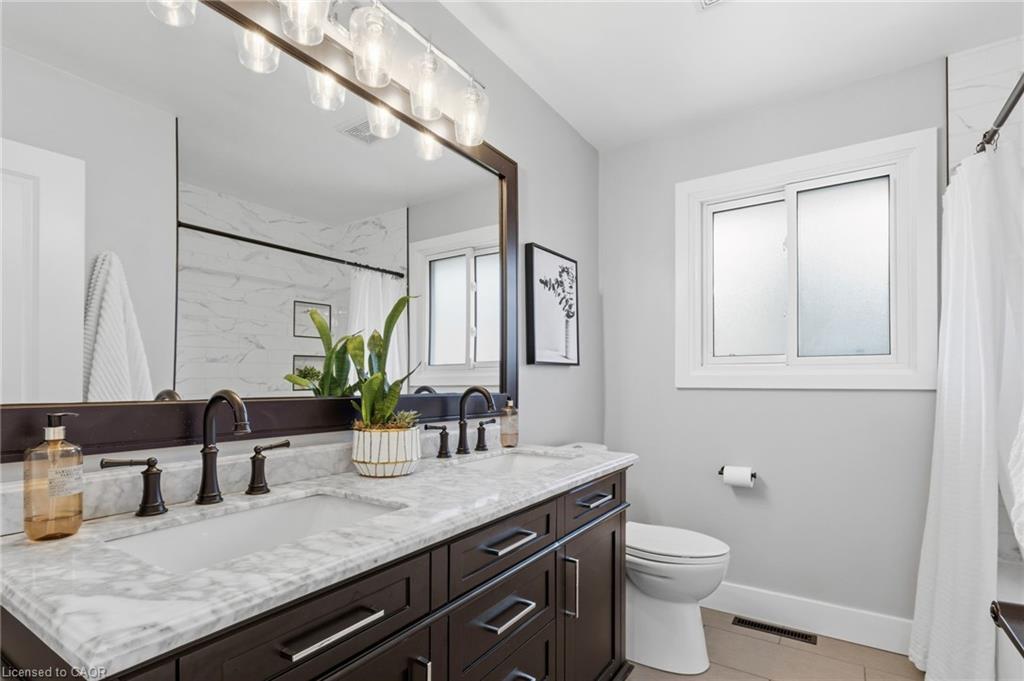 34 Dora Drive, Simcoe, ON - Indoor Photo Showing Bathroom