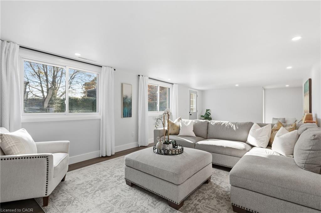 34 Dora Drive, Simcoe, ON - Indoor Photo Showing Living Room