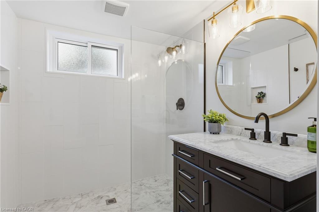 34 Dora Drive, Simcoe, ON - Indoor Photo Showing Bathroom