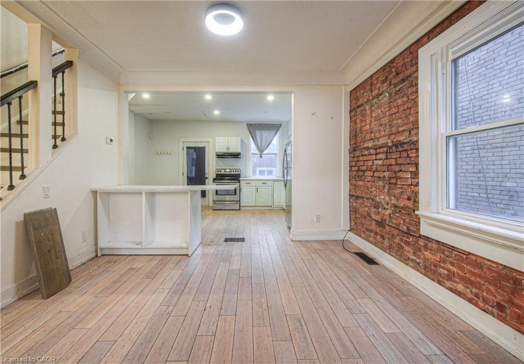 750 Cannon Street E, Hamilton, ON - Indoor Photo Showing Other Room