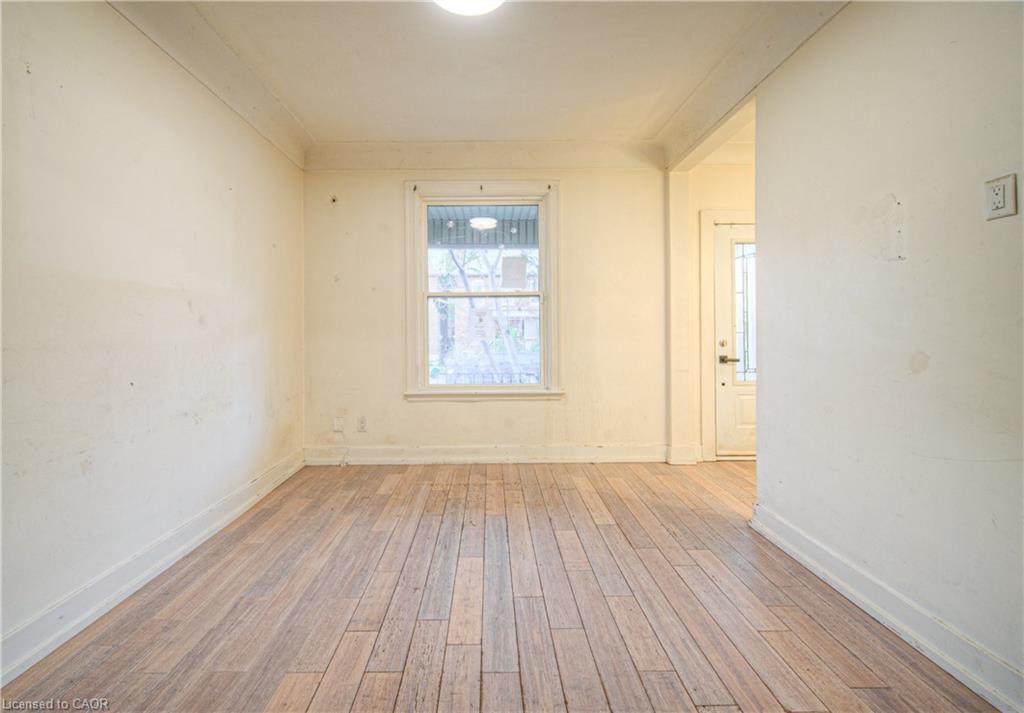 750 Cannon Street E, Hamilton, ON - Indoor Photo Showing Other Room