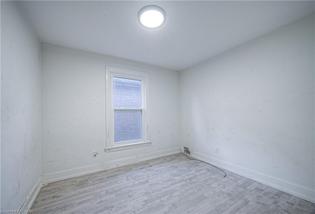 750 Cannon Street E, Hamilton, ON - Indoor Photo Showing Other Room