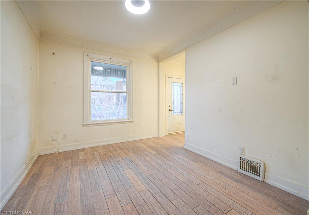 750 Cannon Street E, Hamilton, ON - Indoor Photo Showing Other Room