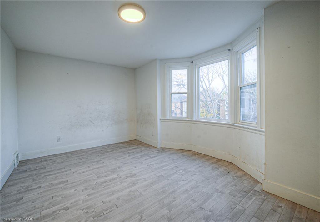 750 Cannon Street E, Hamilton, ON - Indoor Photo Showing Other Room