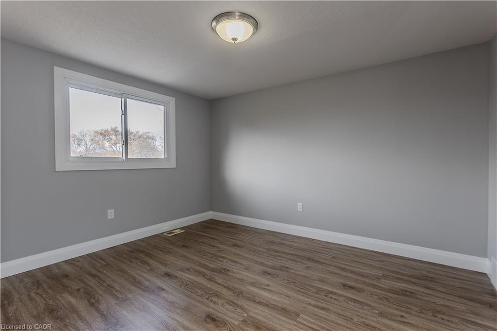 30 Graywood Road, Hamilton, ON - Indoor Photo Showing Other Room