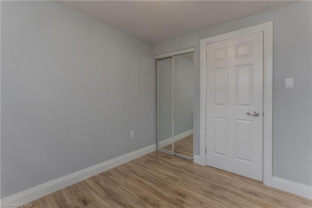 30 Graywood Road, Hamilton, ON - Indoor Photo Showing Other Room