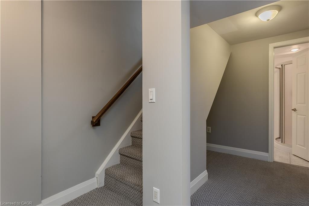 30 Graywood Road, Hamilton, ON - Indoor Photo Showing Other Room