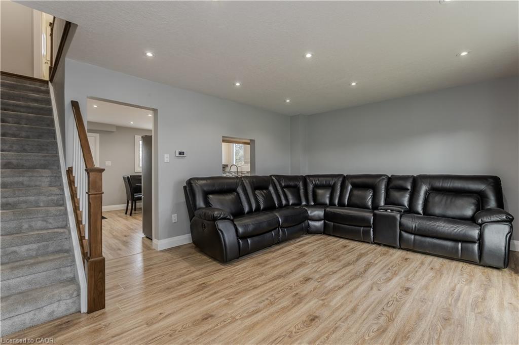 30 Graywood Road, Hamilton, ON - Indoor Photo Showing Living Room