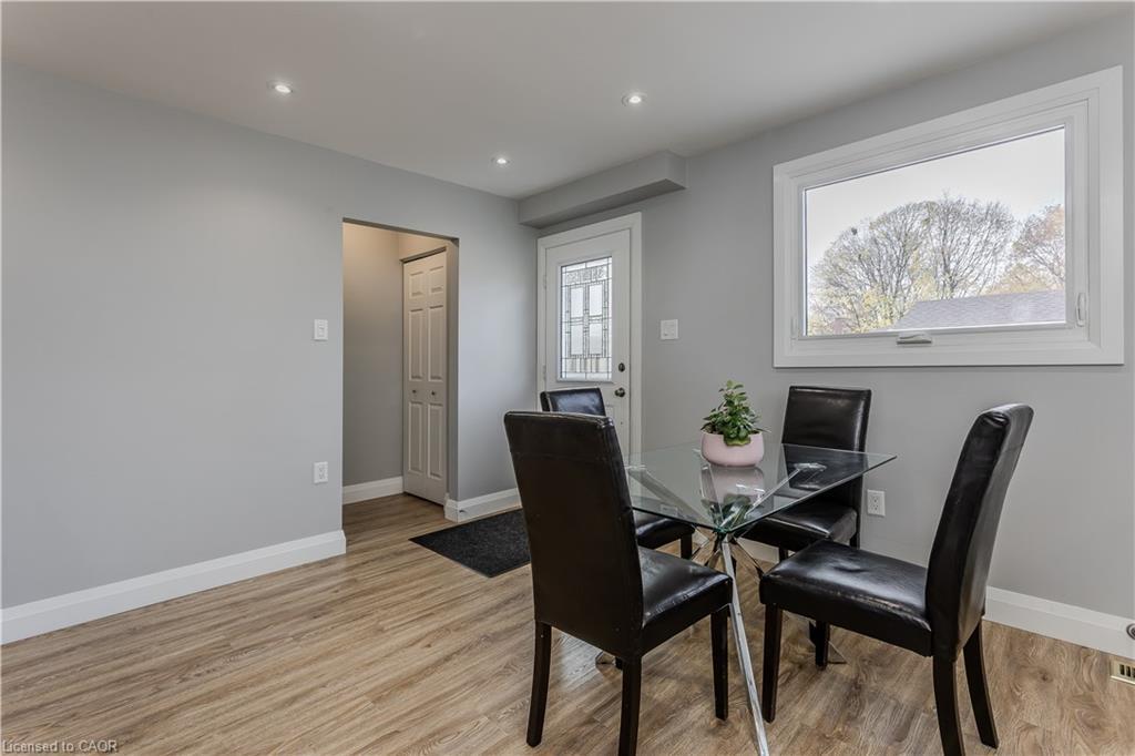 30 Graywood Road, Hamilton, ON - Indoor Photo Showing Dining Room
