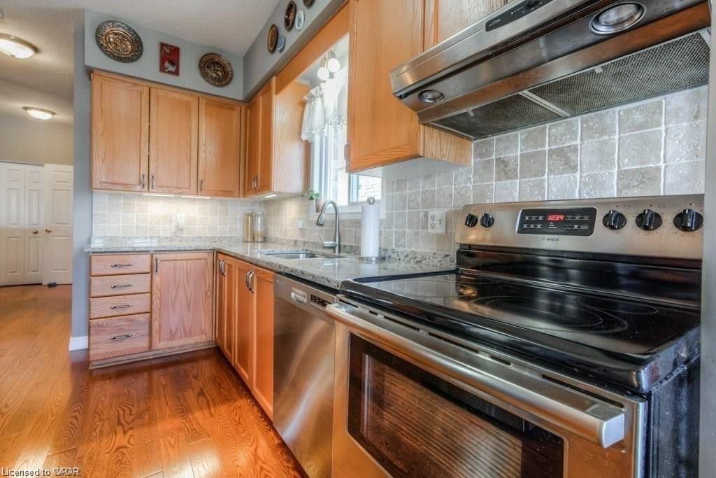 580 Activa Avenue, Kitchener, ON - Indoor Photo Showing Kitchen