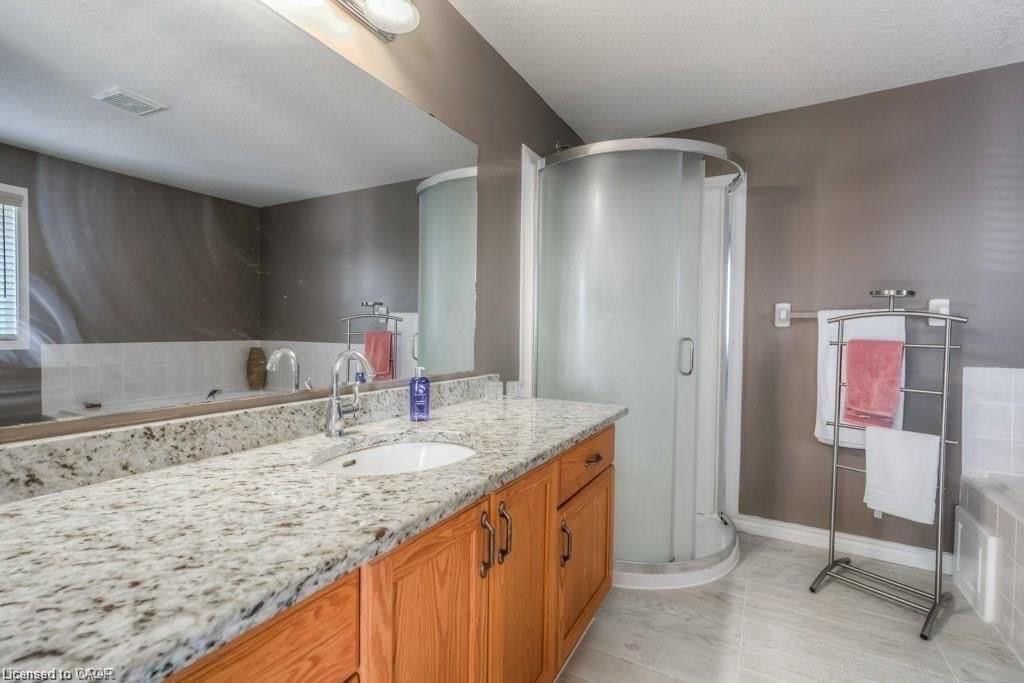 580 Activa Avenue, Kitchener, ON - Indoor Photo Showing Bathroom