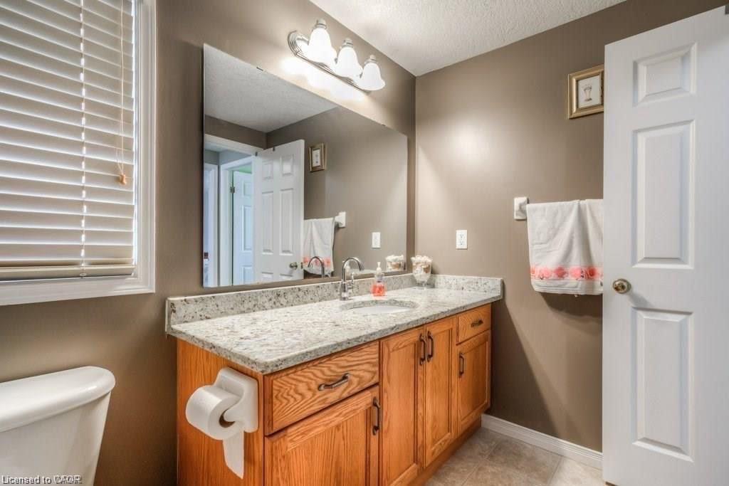 580 Activa Avenue, Kitchener, ON - Indoor Photo Showing Bathroom