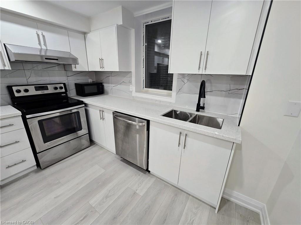 147 Langlaw Street, Cambridge, ON - Indoor Photo Showing Kitchen With Double Sink