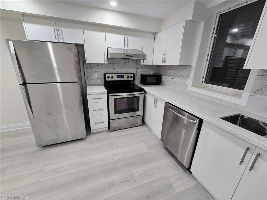 147 Langlaw Street, Cambridge, ON - Indoor Photo Showing Kitchen